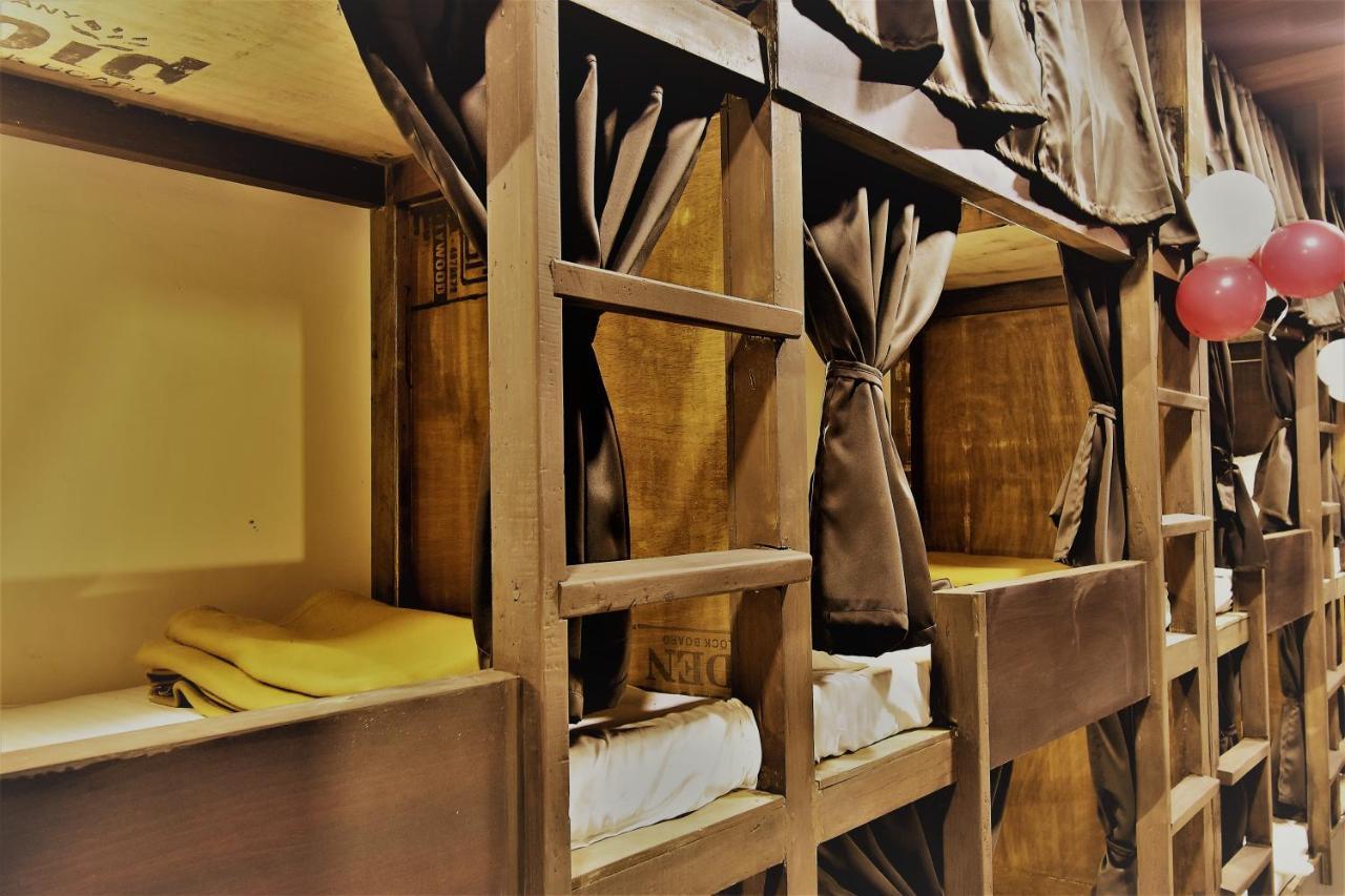Asra Dormitory For Male And Female Mumbai Exterior photo